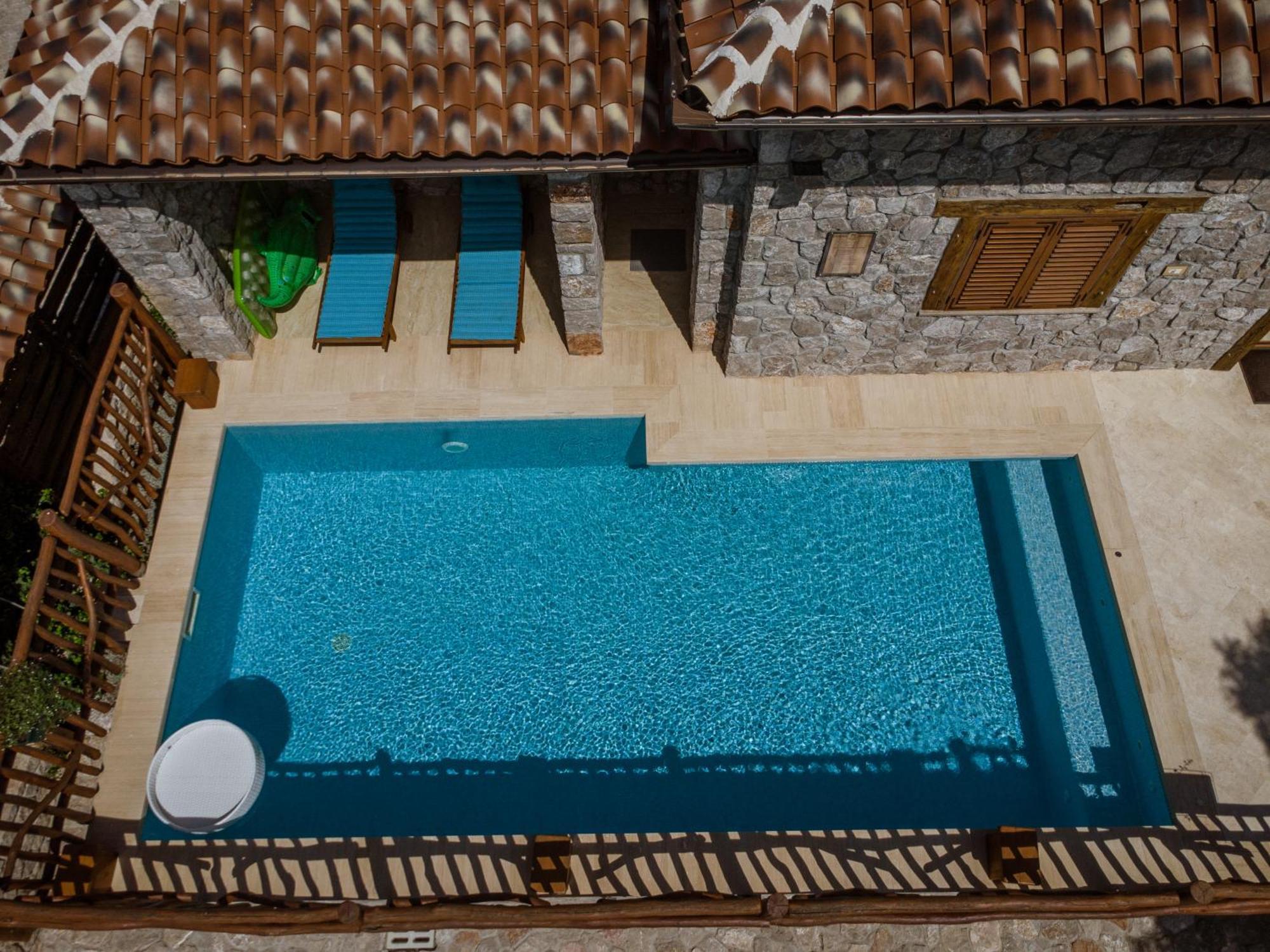 Villa Carevic & *