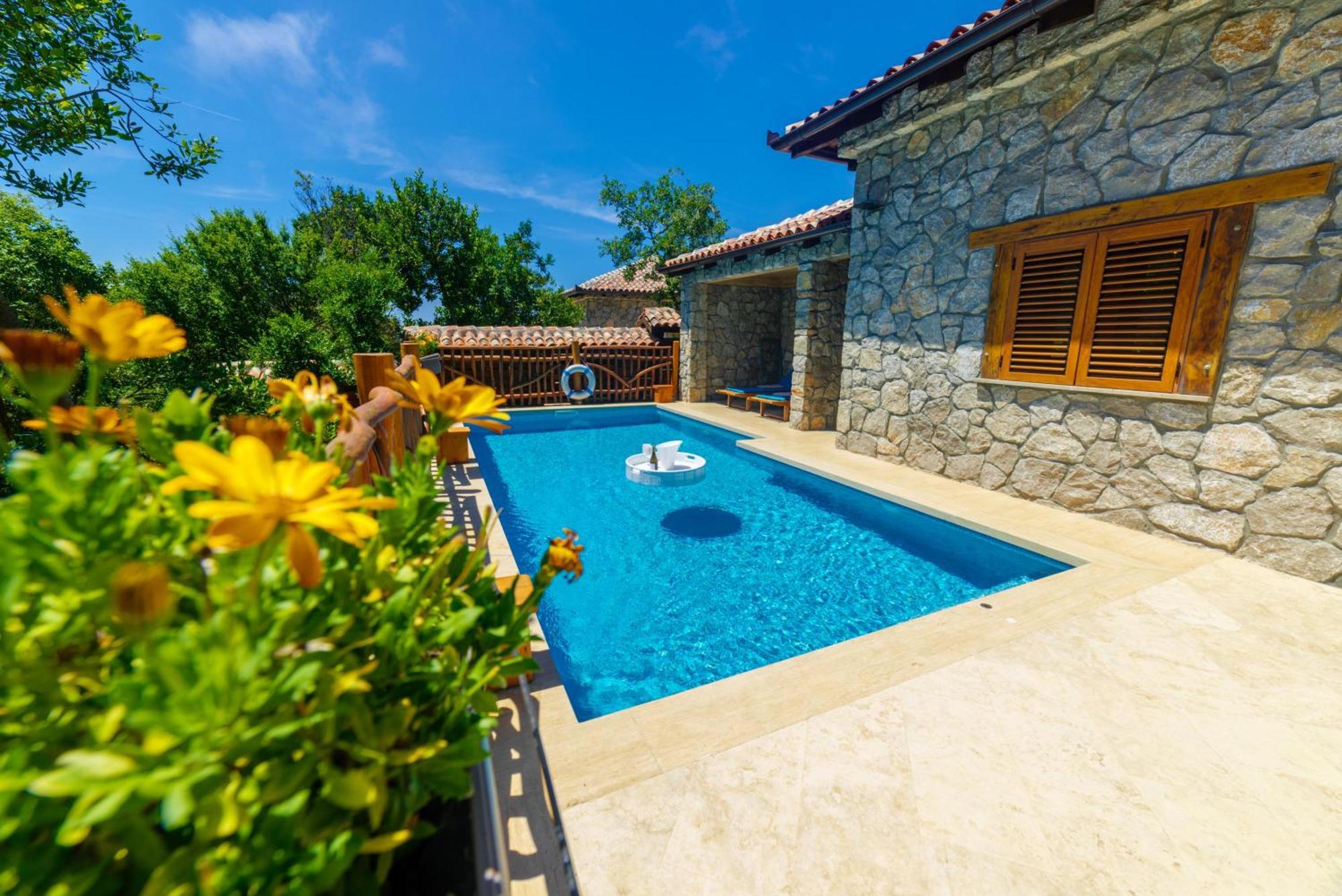 Villa Carevic & *